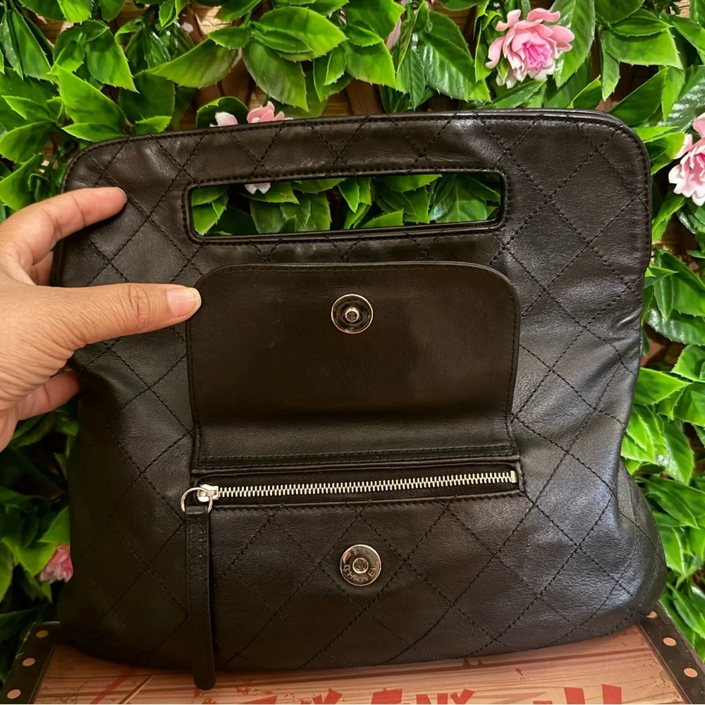 Chanel CC Black Leather fold over Hampton tote clutch hand bag - Picture 15 of 17